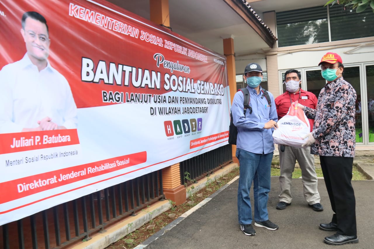 Kemensos Salurkan 11.512 Paket Sembako Bagi Lansia dan Disabilitas di Bekasi