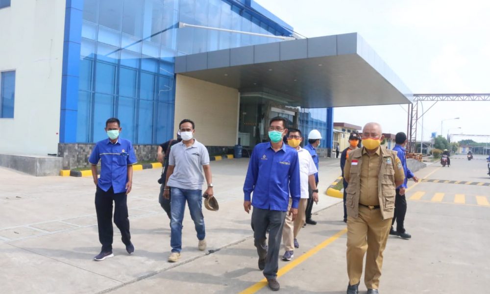 Wali Kota Bekasi Rahmat Effendi saat menyidak dua perusahaan di Medan Satria pada masa PSBB COvid-19