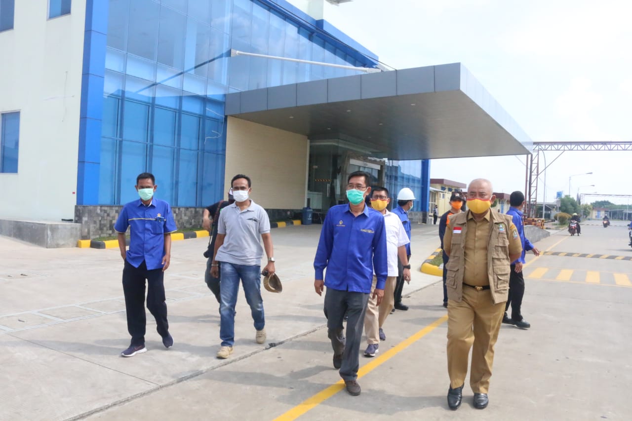Wali Kota Bekasi Rahmat Effendi saat menyidak dua perusahaan di Medan Satria pada masa PSBB COvid-19