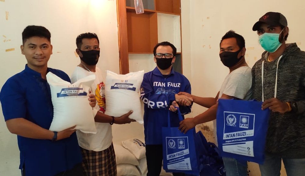 Peduli Pers Kota Bekasi, Anggota DPR Intan Fauzi Salurkan Bantuan Sembako
