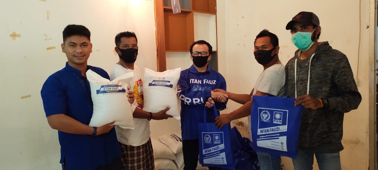 Peduli Pers Kota Bekasi, Anggota DPR Intan Fauzi Salurkan Bantuan Sembako