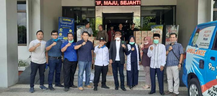 Intan Fauzi Serahkan Bantuan Penanggulangan Covid-19 kepada DPRD F-PAN Kota Bekasi