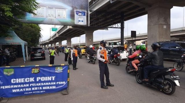 Lintasi Kota Bekasi, Ada Ratusan Pemudik Dipaksa Putar Balik